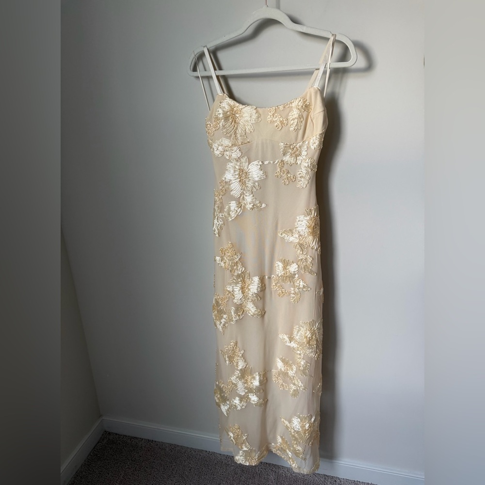 Viral Yellow floral applique bodycon Maxi Dress - Picture 1 of 6